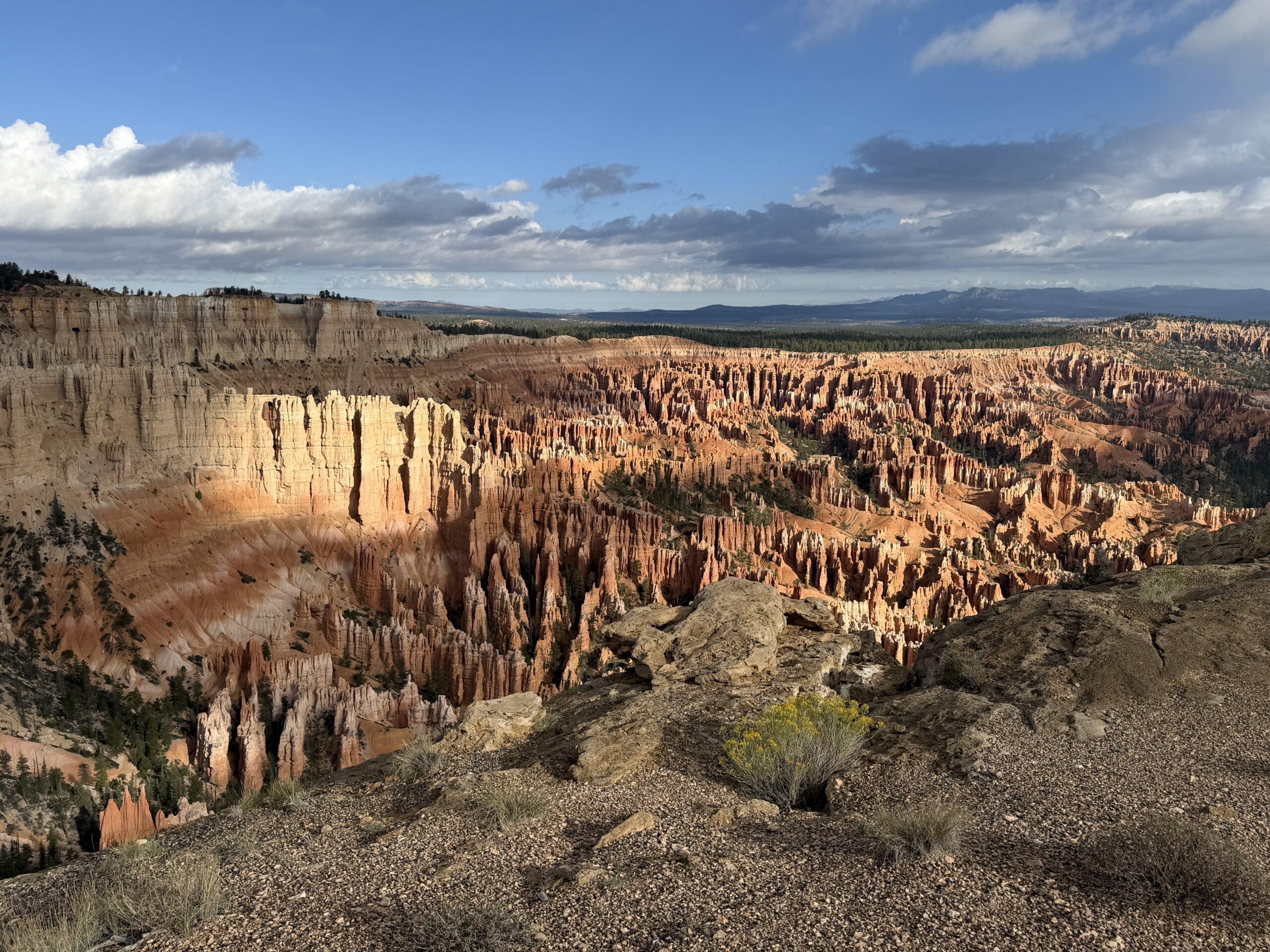 Bryce Canyon’s amphitheater filled with hoodoos.